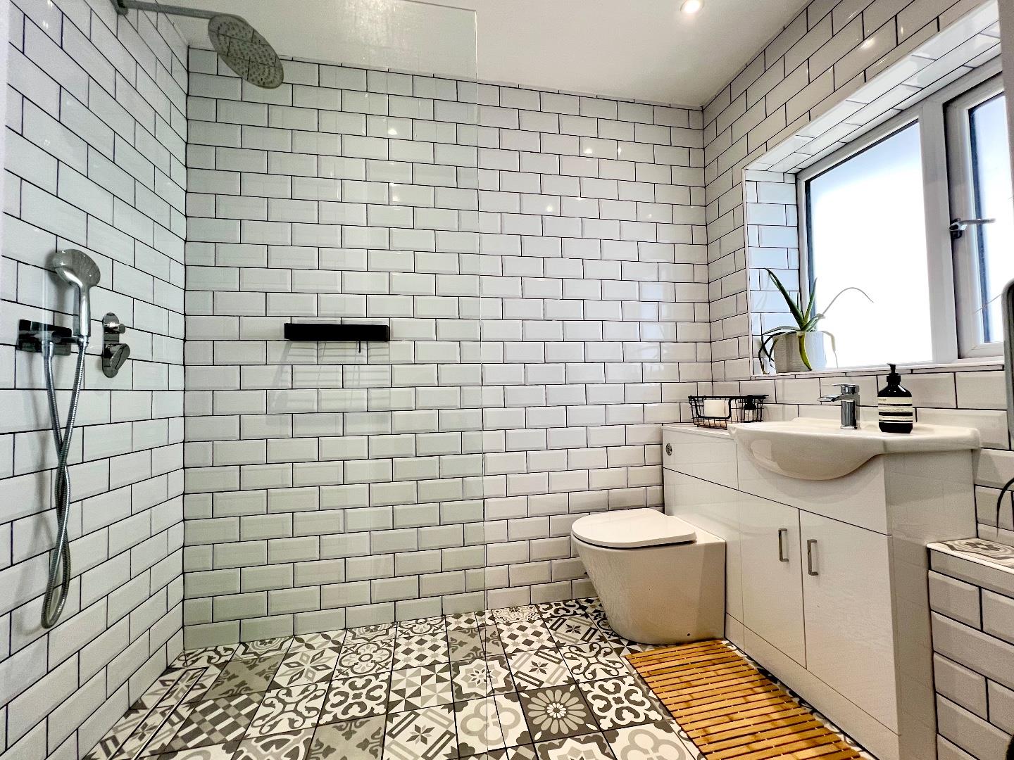 Seaview Drive, Ogmore-By-Sea, Vale of Glamorgan, CF32 0PB